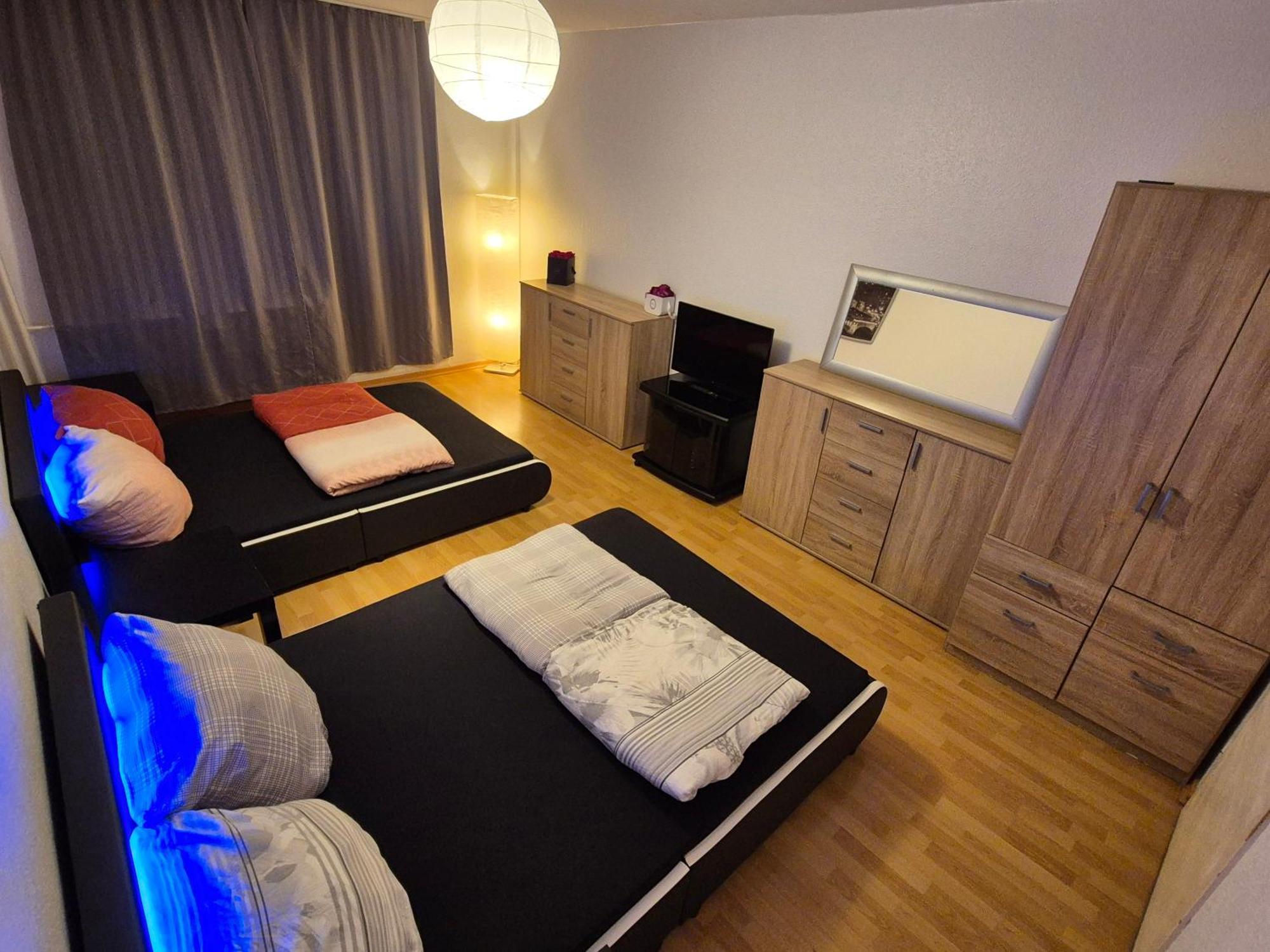 Schoene 3 Schlafzimmer Wohnung Mit 4 Dopplbetten Berlin Exterior photo